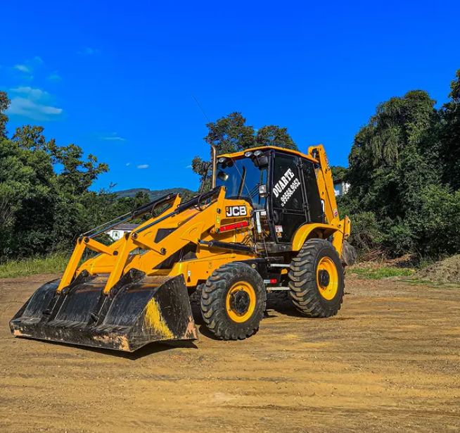 Retroescavadeira JCB da Duarte Terraplanagem